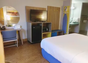 Days Inn by Wyndham Osage Beach Lake of the Ozarks hotel thumbnail 5