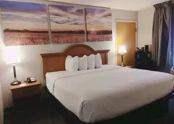 Days Inn by Wyndham Osage Beach Lake of the Ozarks hotel thumbnail 7