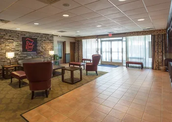 Red Roof Inn & Suites DeKalb hotel thumbnail 5