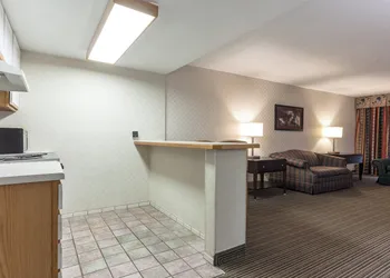 Red Roof Inn & Suites DeKalb hotel thumbnail 7