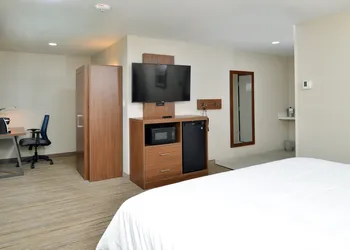 Holiday Inn Express Santa Rosa North by IHG hotel thumbnail 3