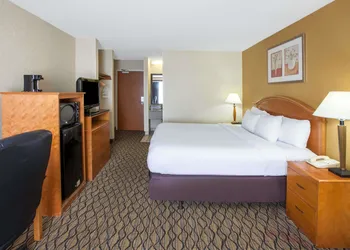 Americas Best Value Inn Canton hotel thumbnail 4