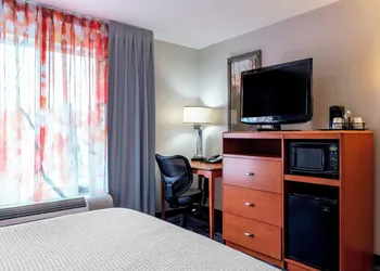 Fairfield Inn & Suites Columbus hotel thumbnail 8