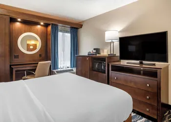 Comfort Inn & Suites Newark - Wilmington hotel thumbnail 5