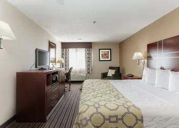 Baymont by Wyndham Bowling Green hotel thumbnail 5