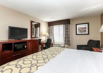 Baymont by Wyndham Bowling Green hotel thumbnail 7