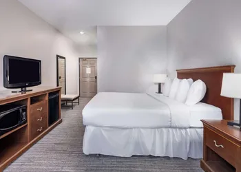 Country Inn & Suites by Radisson, Maumee - Toledo hotel thumbnail 5