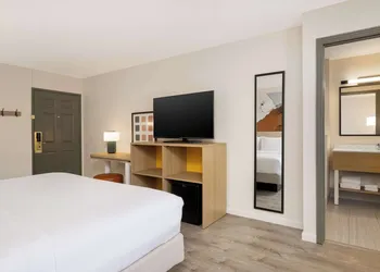 Spark by Hilton Rock Springs hotel thumbnail 4