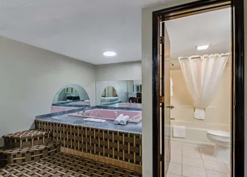Americas Best Value Inn Torrington CT hotel thumbnail 8