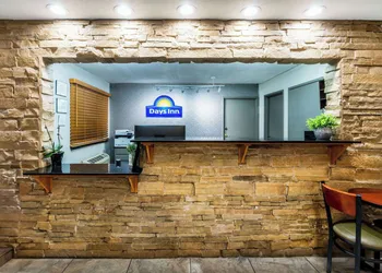 Days Inn by Wyndham Los Lunas hotel thumbnail 3