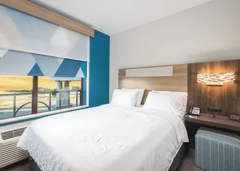 Holiday Inn Express Hotel & Suites St. Robert by IHG hotel thumbnail 6
