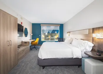 Holiday Inn Express Hotel & Suites St. Robert by IHG hotel thumbnail 7