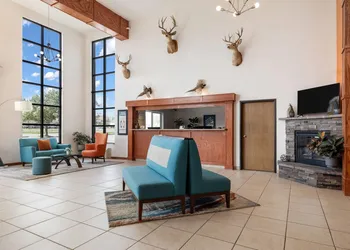 Howard Johnson Hotel & Suites by Wyndham Oacoma hotel thumbnail 3