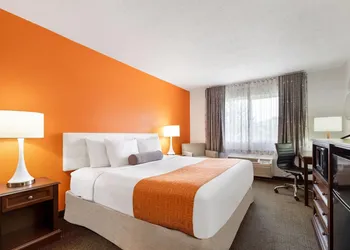 Howard Johnson Hotel & Suites by Wyndham Oacoma hotel thumbnail 5