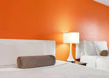 Howard Johnson Hotel & Suites by Wyndham Oacoma hotel thumbnail 8