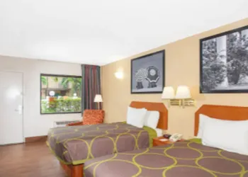 Super 8 by Wyndham North Palm Beach hotel thumbnail 6