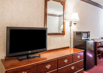 Quality Inn Midway hotel thumbnail 6