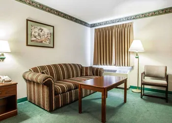 Quality Inn Midway hotel thumbnail 8