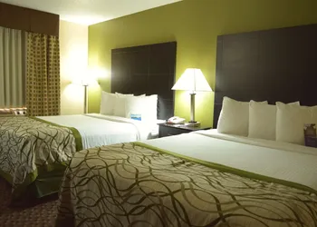 Baymont by Wyndham Holland hotel thumbnail 5