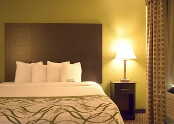 Baymont by Wyndham Holland hotel thumbnail 7