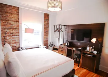 Q&C Hotel and Bar, New Orleans, Autograph Collection hotel thumbnail 5