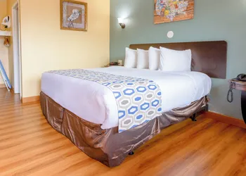 Hotel Avenida - Oceanside Camp Pendleton hotel thumbnail 8