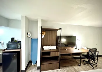SureStay Plus by Best Western Cannon A.F.B. hotel thumbnail 8
