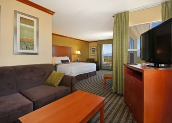 Best Western Plus Seawall Inn & Suites By The Beach hotel thumbnail 5