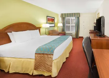 Baymont by Wyndham Orangeburg North hotel thumbnail 4