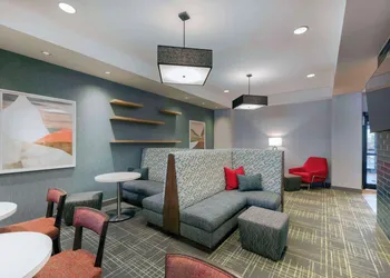 Hampton Inn & Suites Burlington, NC hotel thumbnail 2