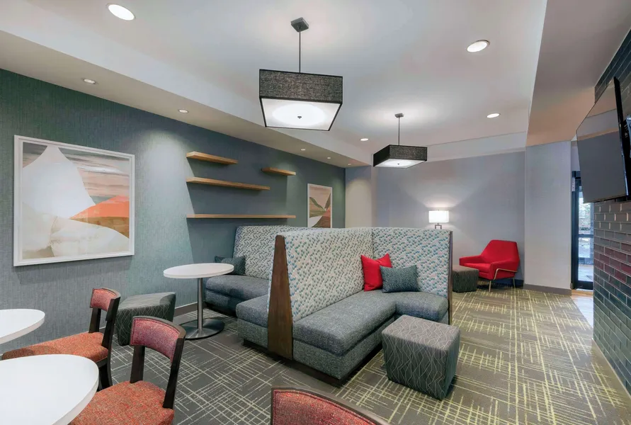 Hampton Inn & Suites Burlington, NC hotel detail image 2