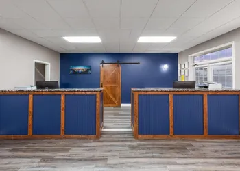 Angel Inn Near IMAX, a Travelodge by Wyndham hotel thumbnail 2