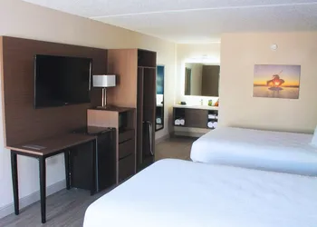 Angel Inn Near IMAX, a Travelodge by Wyndham hotel thumbnail 8