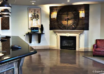 Anaheim Camelot Inn & Suites hotel thumbnail 7