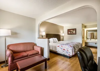 Red Roof Inn Fayetteville I-95 hotel thumbnail 7