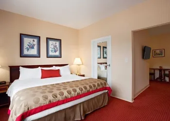 Ramada by Wyndham Ligonier hotel thumbnail 4