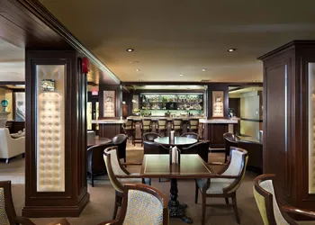 Chateau Victoria Hotel and Suites hotel thumbnail 5