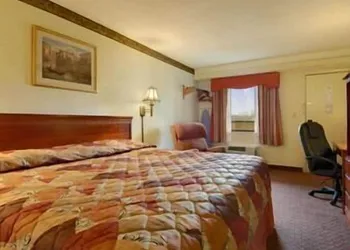 Travelodge by Wyndham Parsippany hotel thumbnail 8