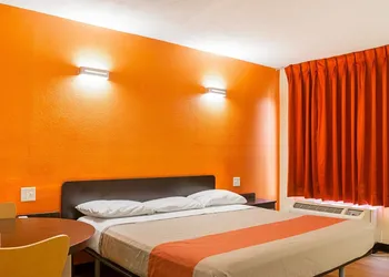 Motel 6 New Orleans, LA - Near Downtown hotel thumbnail 6