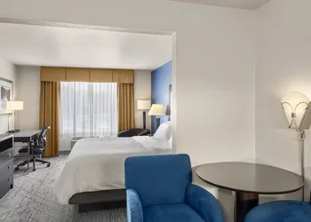 Holiday Inn Express & Suites New Buffalo by IHG hotel thumbnail 5