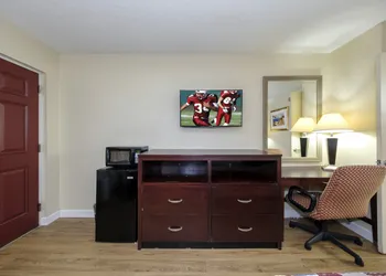 Red Roof Inn Ellenton – Bradenton NE hotel thumbnail 3