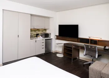 Element Lexington hotel thumbnail 7