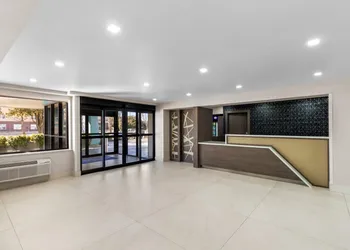 Baymont by Wyndham Arlington At Six Flags Dr hotel thumbnail 4
