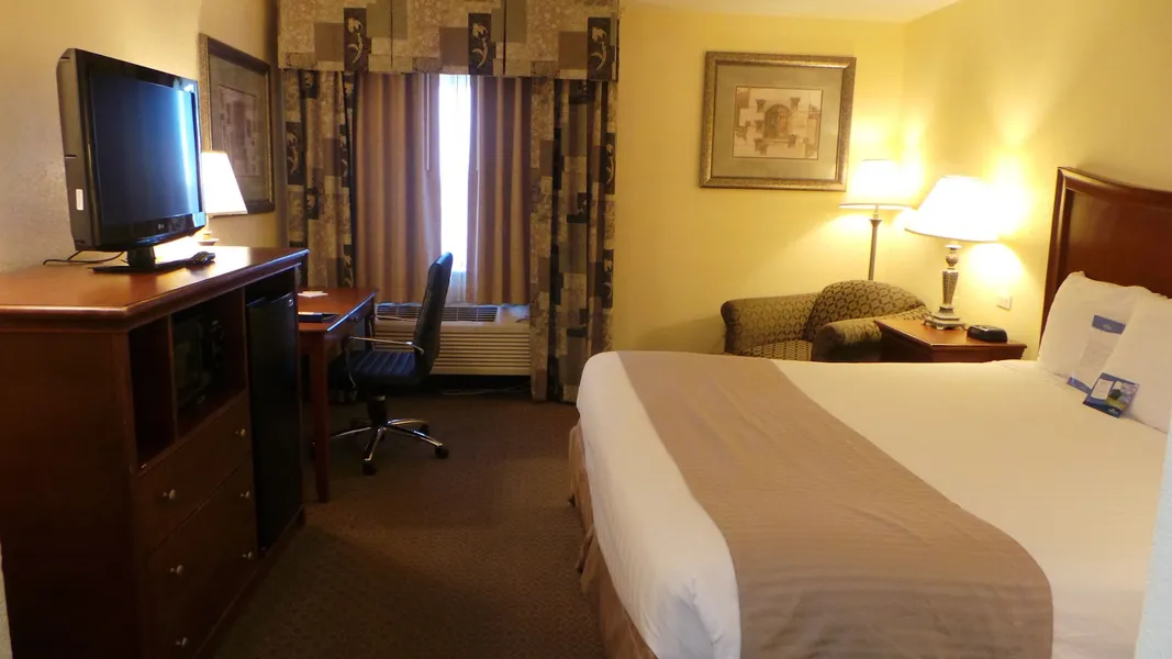 Baymont by Wyndham Arlington At Six Flags Dr hotel detail image 6