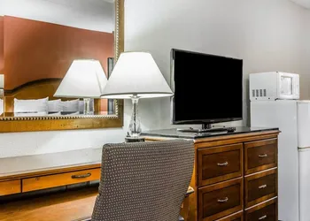Econo Lodge Inn & Suites Enterprise hotel thumbnail 5