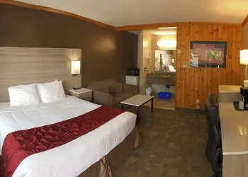 Knights Inn Huntsville, ON hotel thumbnail 3