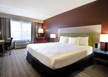 Comfort Inn & Suites St. Paul Northeast hotel thumbnail 7