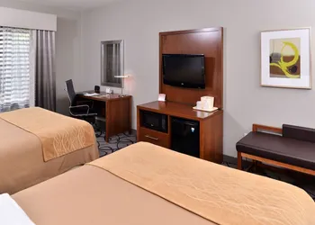 Comfort Inn & Suites Frisco - Plano hotel thumbnail 4