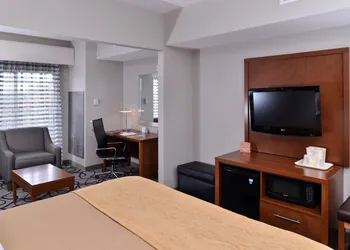 Comfort Inn & Suites Frisco - Plano hotel thumbnail 5