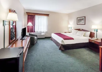 Baymont by Wyndham New Buffalo hotel thumbnail 5